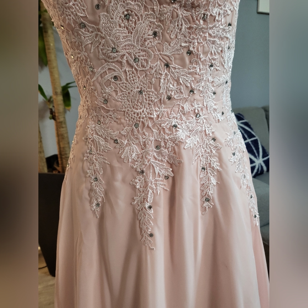 Modest lace bridesmaid dress - Picture 3 of 14